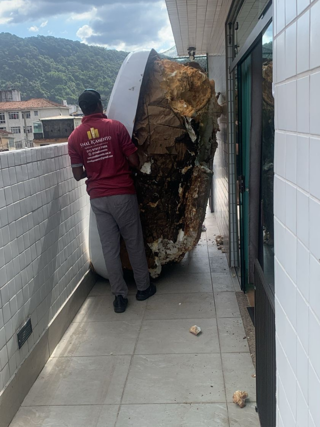 Içamento de móveis em obra de construção